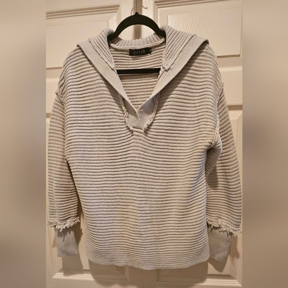 E Fan Beige Knit Sweater with V-Neck. Women's Small.